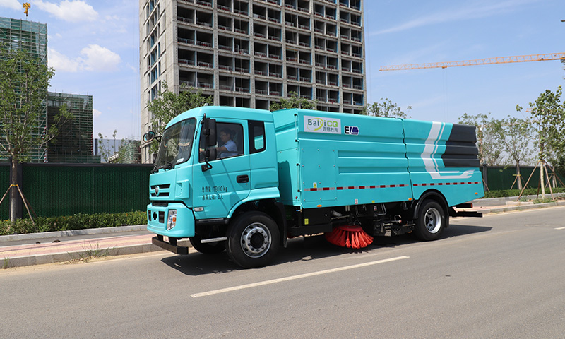 新能源洗掃車(chē)亮相城市街頭：智能清潔，守護(hù)城市“顏值”