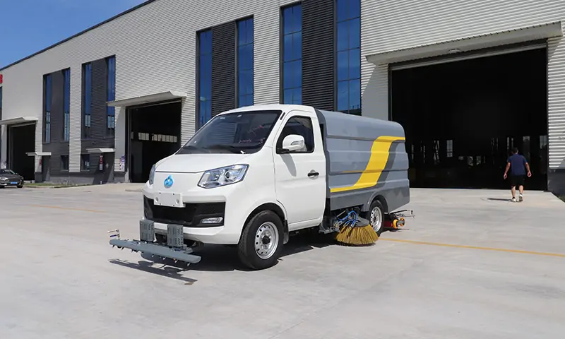 純電動(dòng)洗掃車亮相客戶使用現(xiàn)場——智能環(huán)衛(wèi)裝備助力城市清潔新升級(jí)