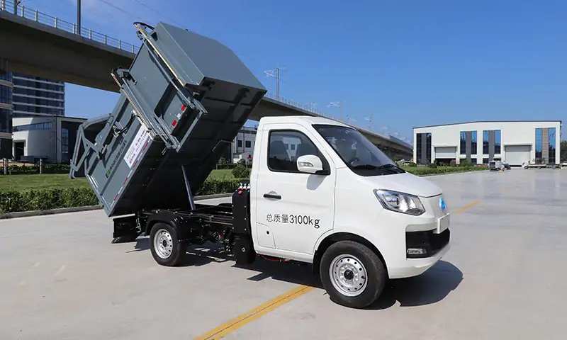 新能源側(cè)裝式垃圾車——讓城市清潔更高效更綠色